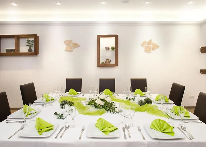 Hotell Hotel-pension Am Schwanenteich Wittenberg